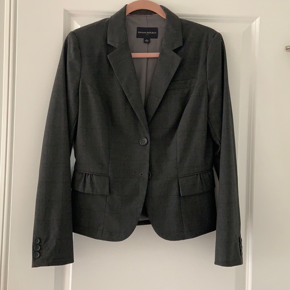 LIKE NEW barely worn Banana Republic Blazer size 6